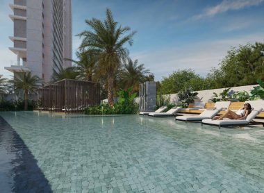 Piscina com deck molhado