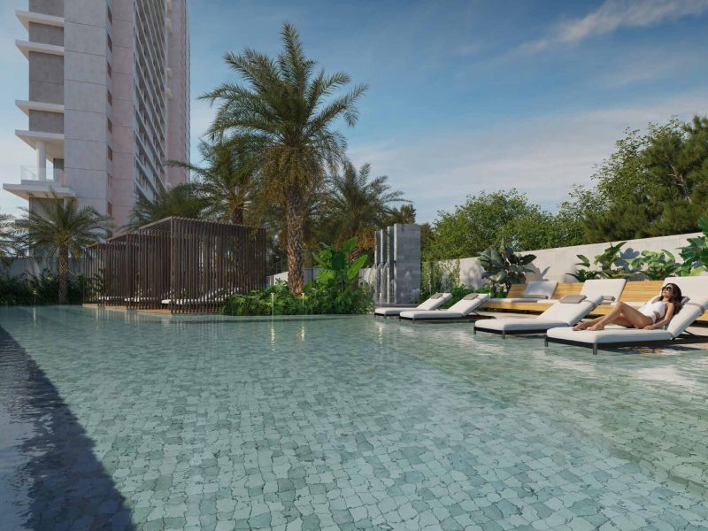 Piscina com deck molhado